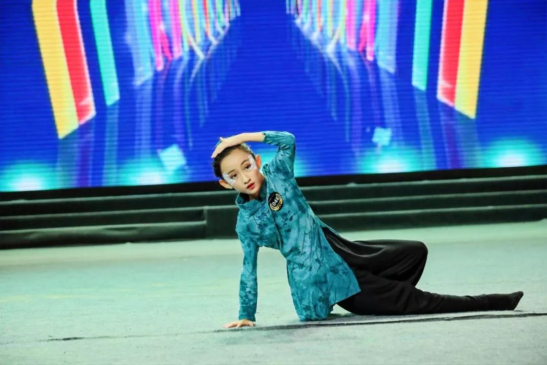 乐动网址-太阳新秀表现惊艳，全场观众掌声不断，具有不能活动公司现在出来.的简单介绍